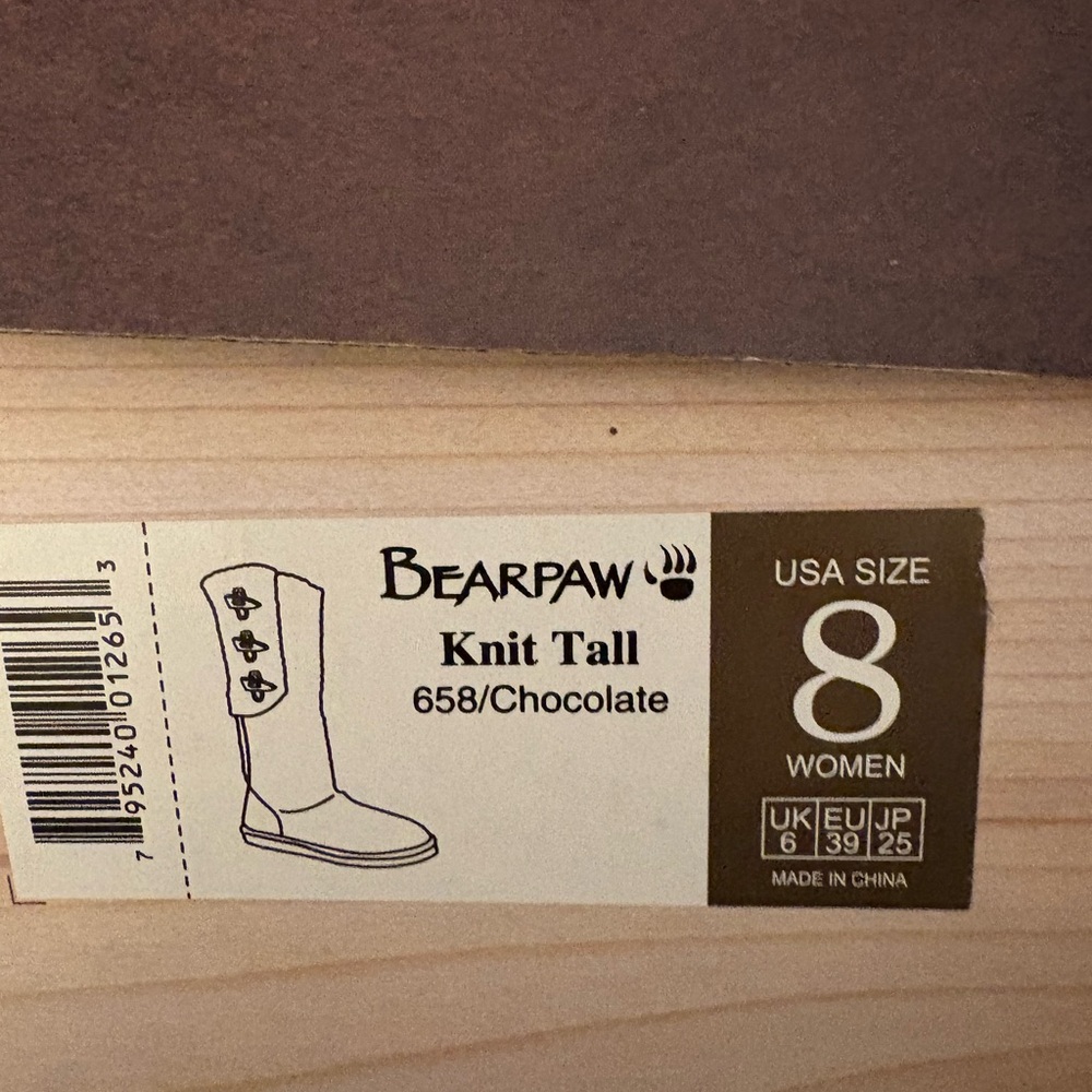 Woman’s Bearpaw knit boots. Size 8